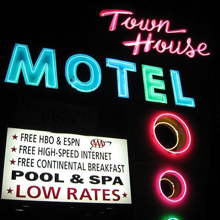 Town House Motel Lancaster Exteriör bild